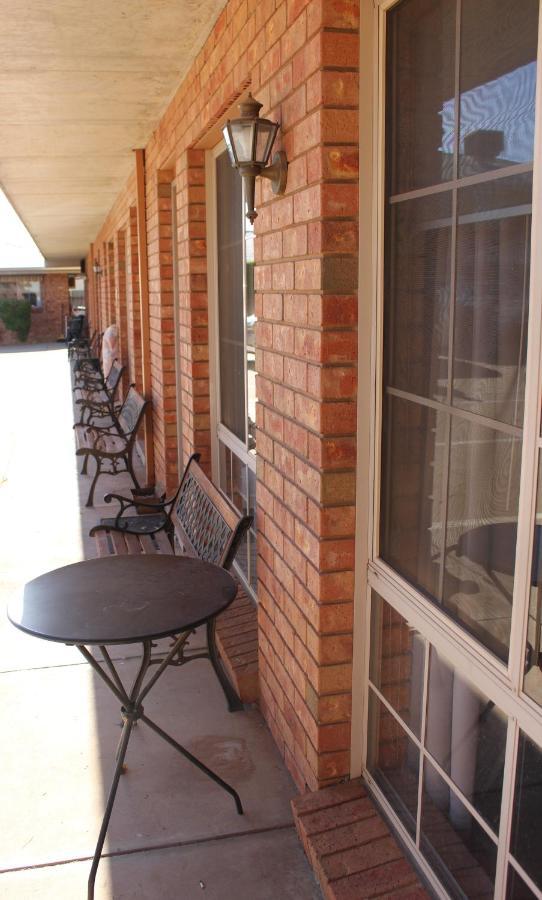 Red Cliffs Colonial Motor Lodge Extérieur photo